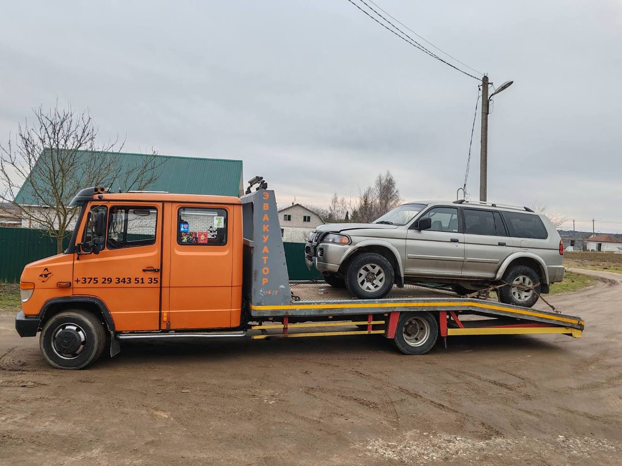 Эвакуатор в работе